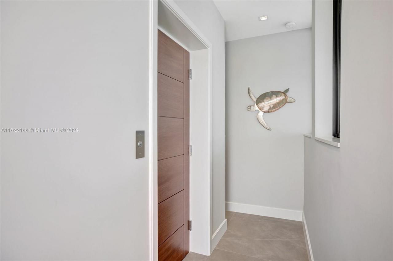 305 Oak St, Hollywood, FL 33019 Photo