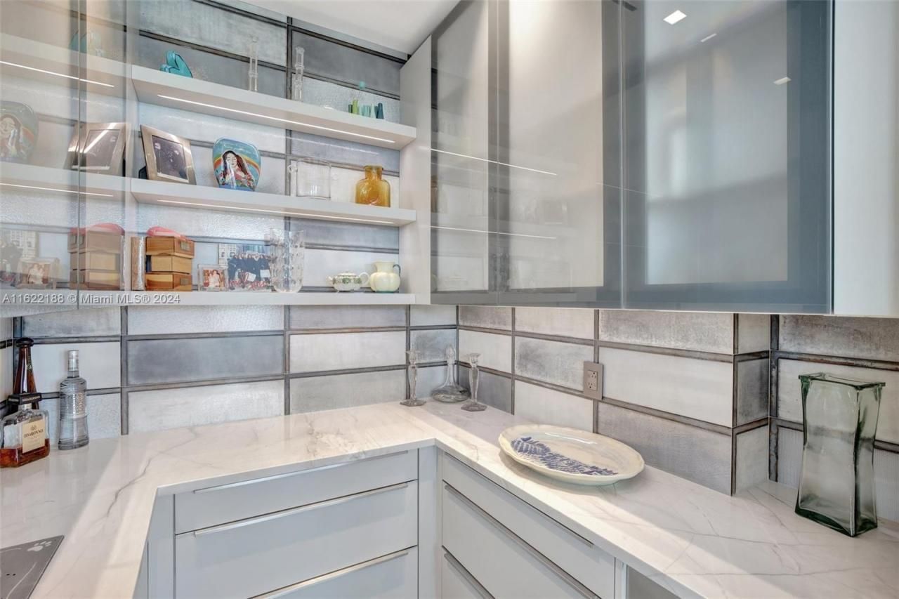 305 Oak St, Hollywood, FL 33019 Photo