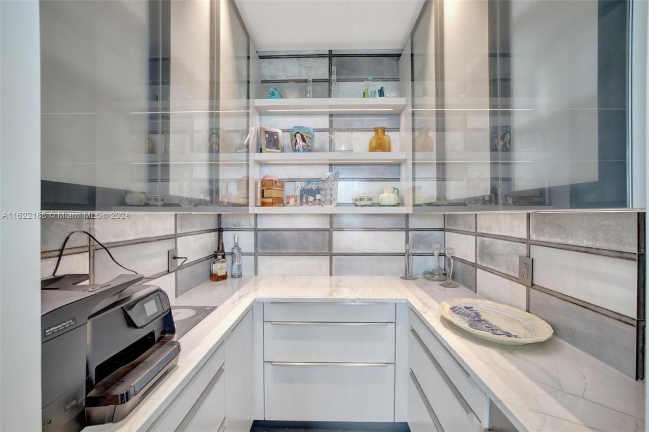 305 Oak St, Hollywood, FL 33019 Photo