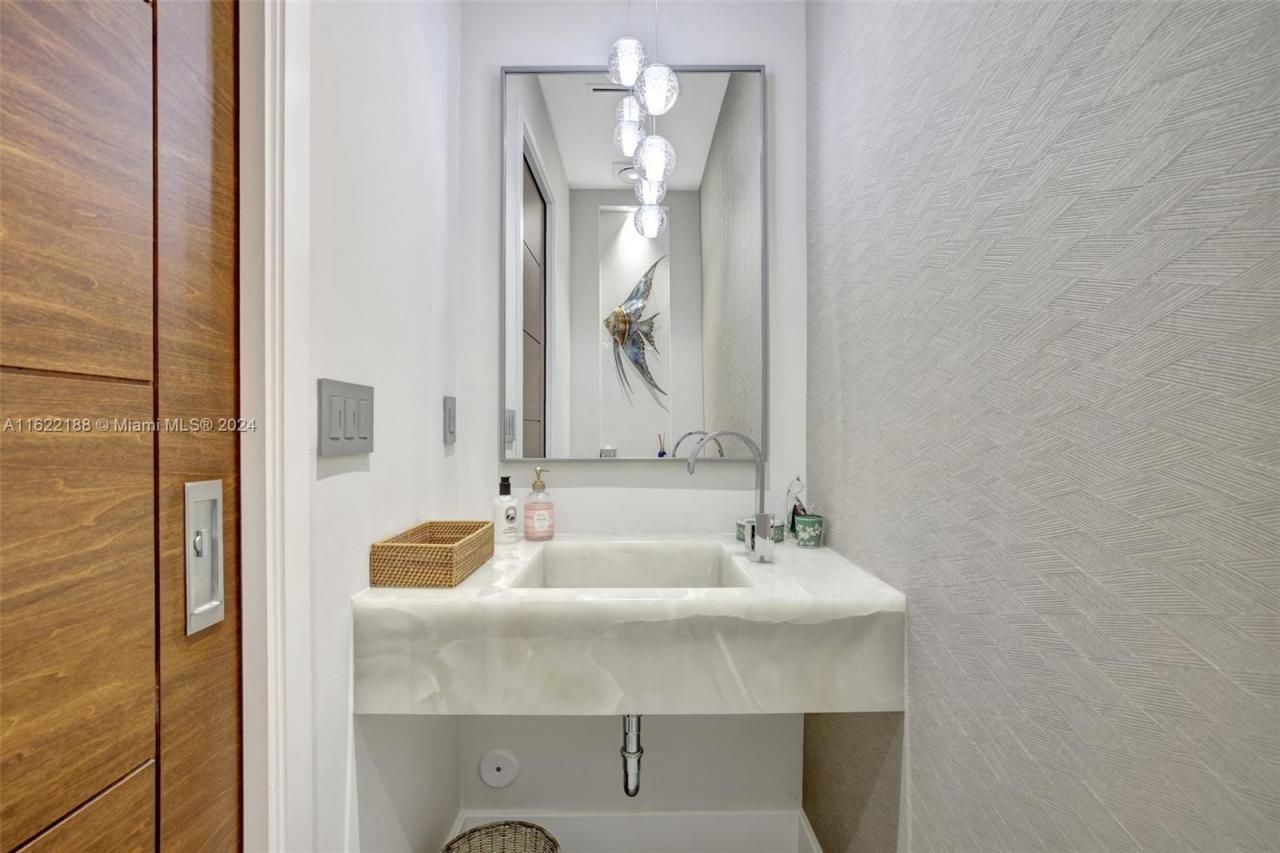 305 Oak St, Hollywood, FL 33019 Photo