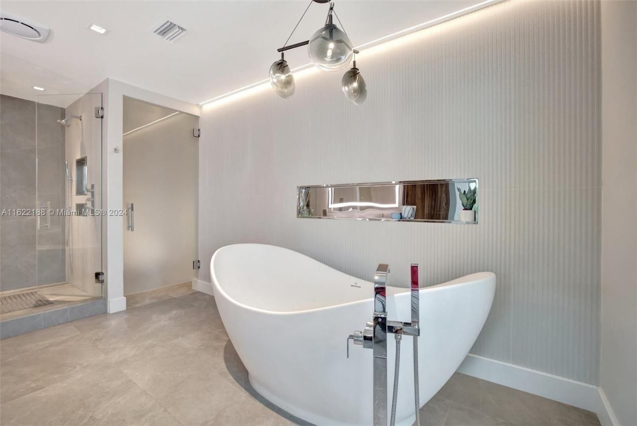 305 Oak St, Hollywood, FL 33019 Photo