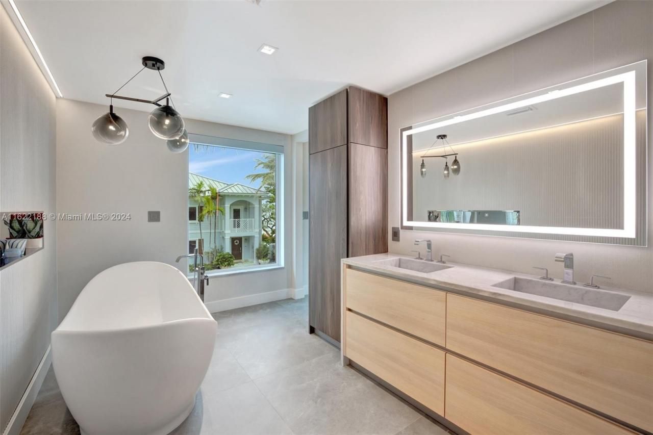 305 Oak St, Hollywood, FL 33019 Photo