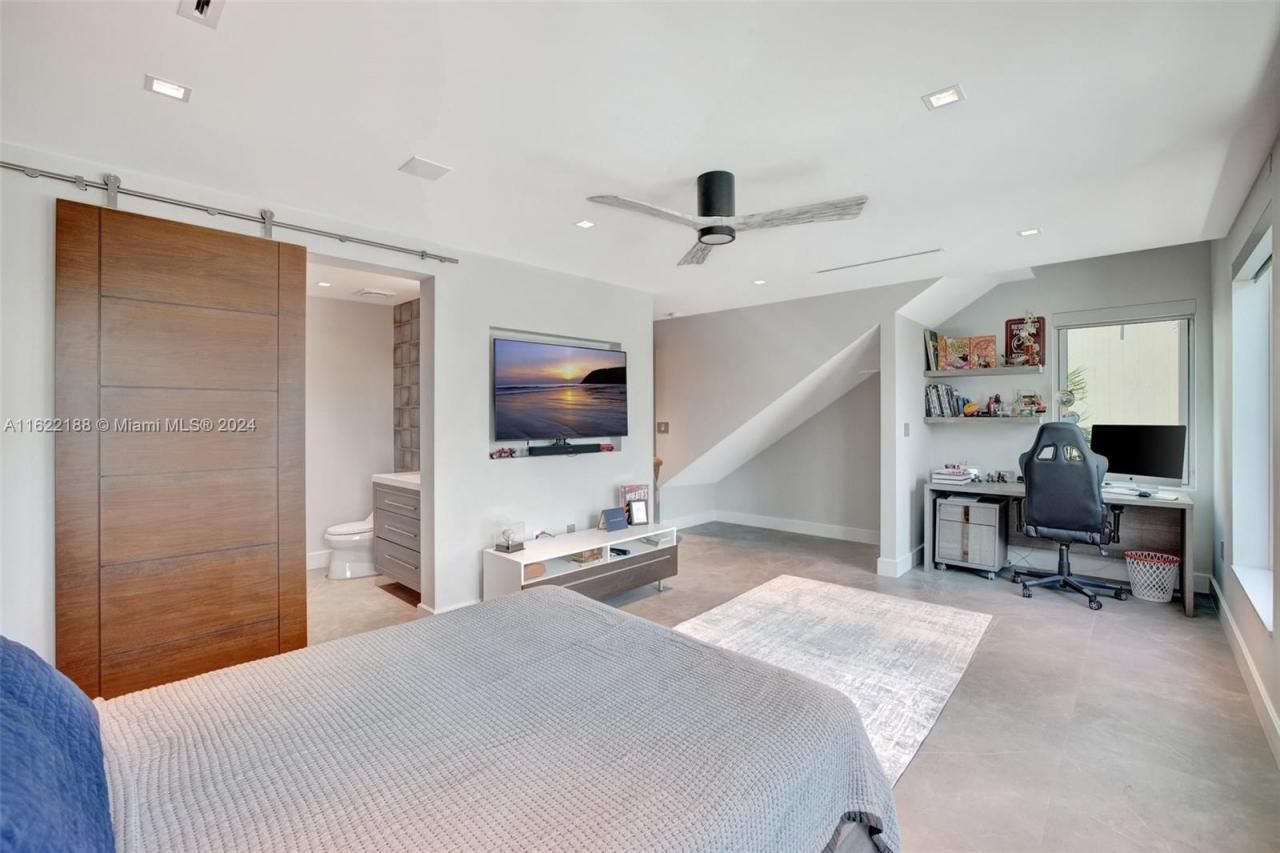 305 Oak St, Hollywood, FL 33019 Photo