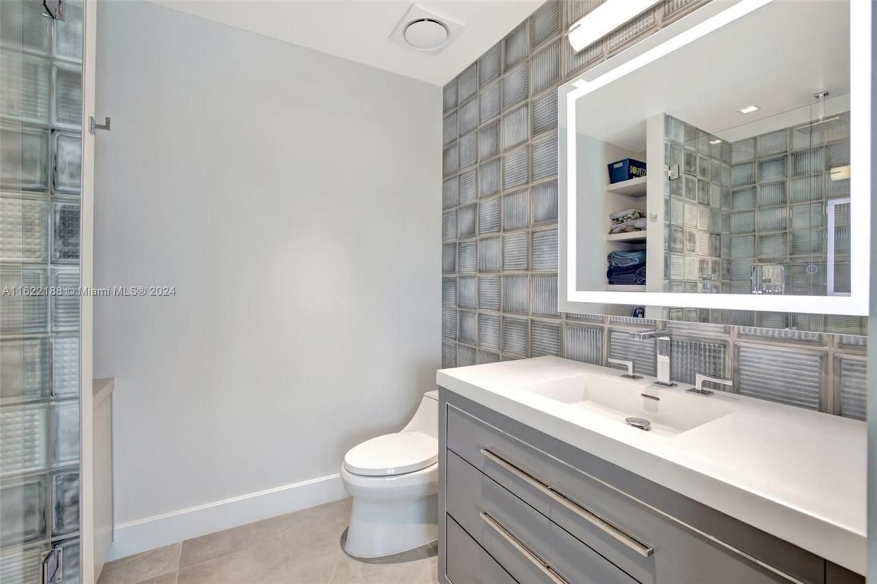 305 Oak St, Hollywood, FL 33019 Photo