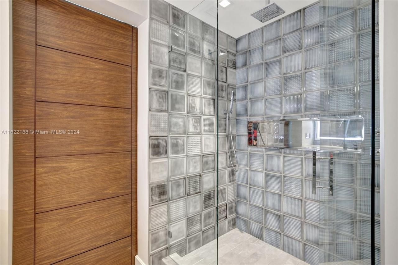 305 Oak St, Hollywood, FL 33019 Photo