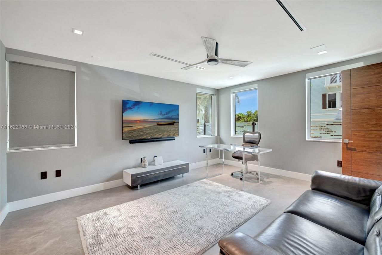 305 Oak St, Hollywood, FL 33019 Photo