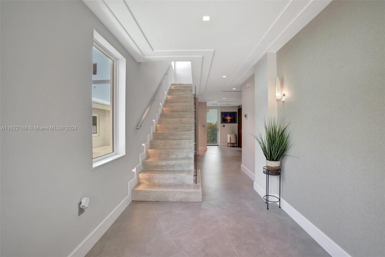 305 Oak St, Hollywood, FL 33019 Photo