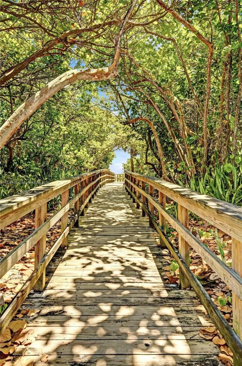 305 Oak St, Hollywood, FL 33019 Photo