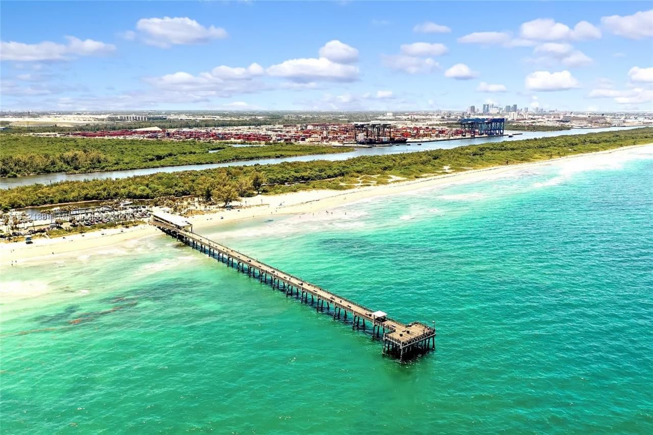 305 Oak St, Hollywood, FL 33019 Photo