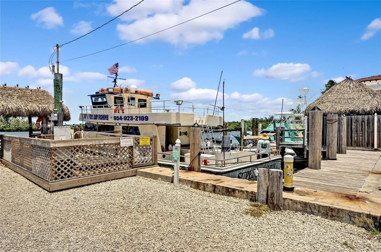 305 Oak St, Hollywood, FL 33019 Photo