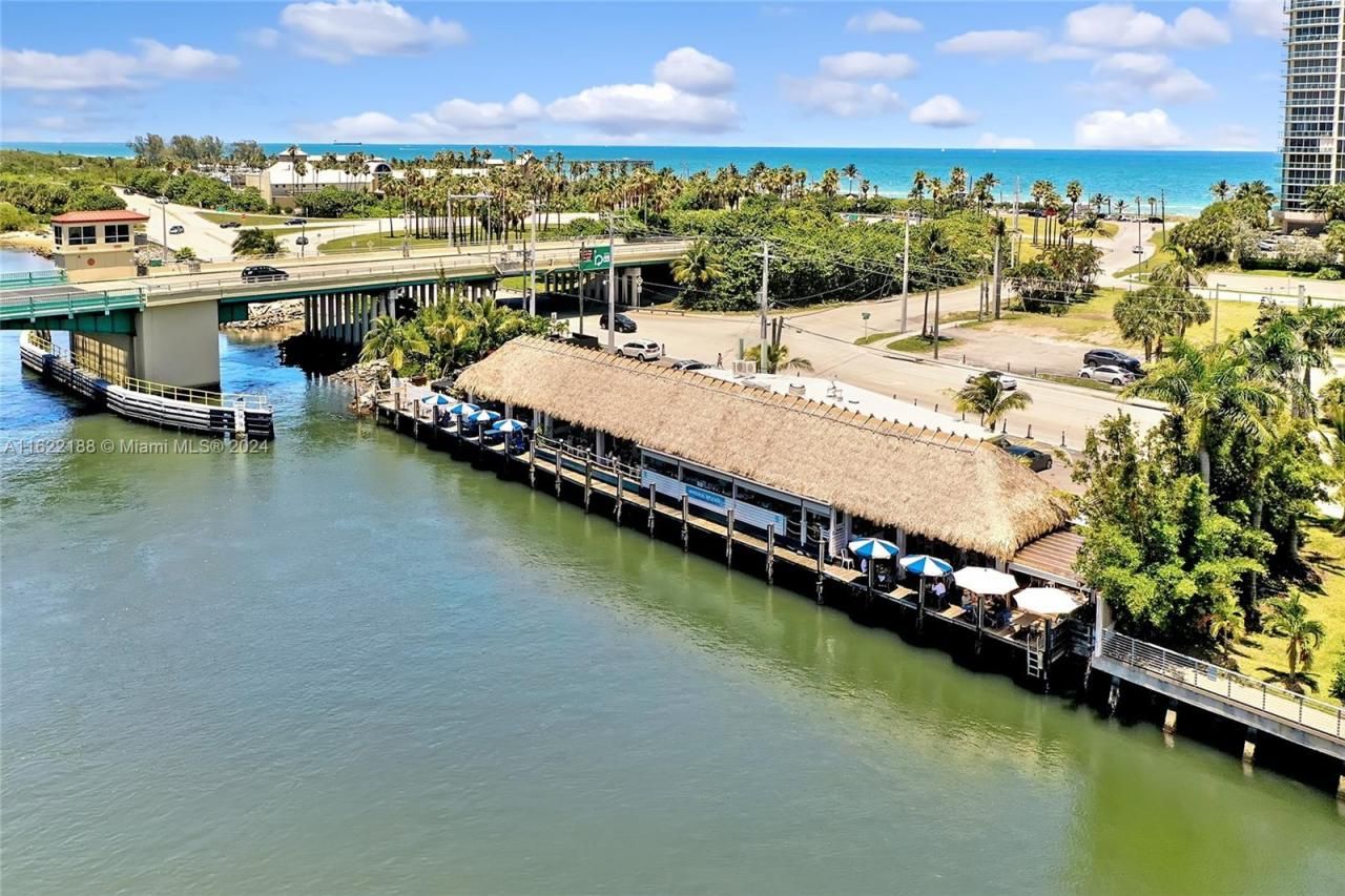 305 Oak St, Hollywood, FL 33019 Photo