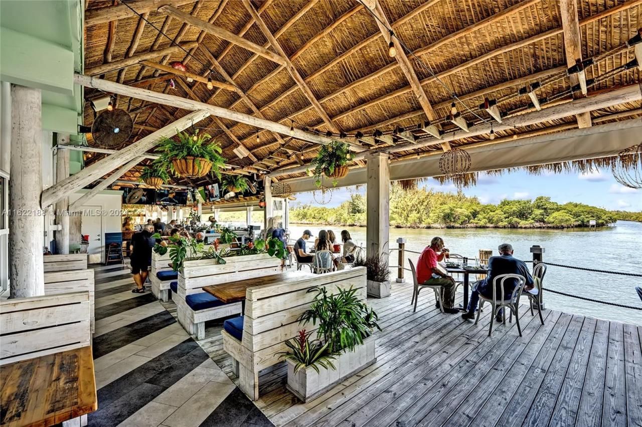 305 Oak St, Hollywood, FL 33019 Photo