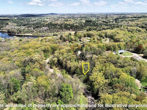 31 Eagles Nest, Baraboo, WI 53913