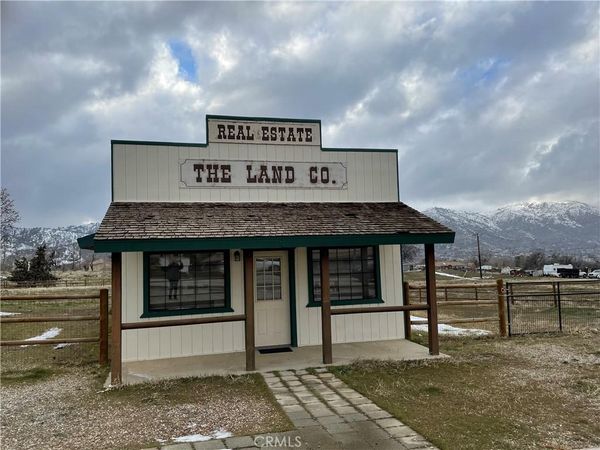 21069 Woodford Tehachapi Rd, Tehachapi, CA 93561