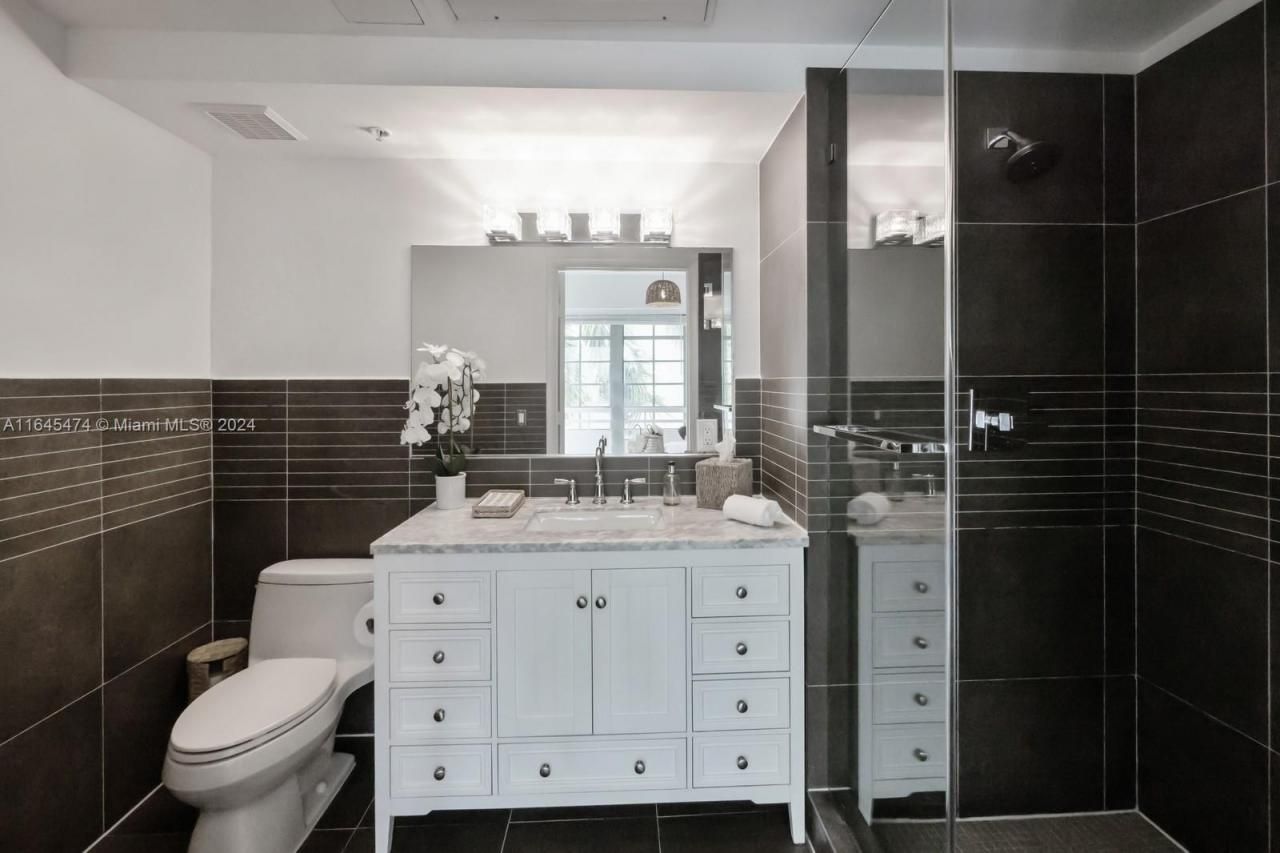 435 21 St, Unit 310, Miami Beach, FL 33139 Photo