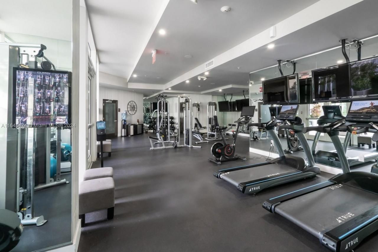 435 21 St, Unit 310, Miami Beach, FL 33139 Photo