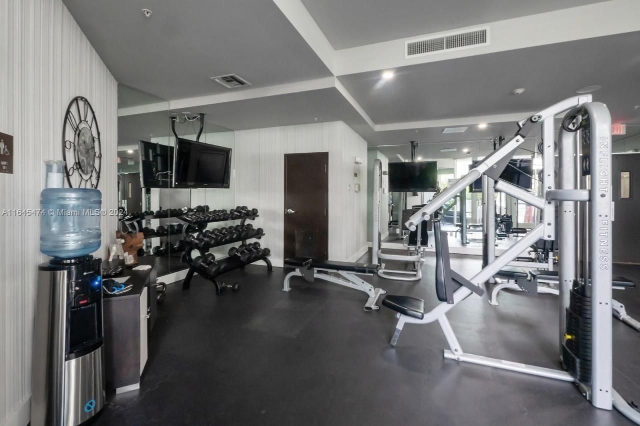 435 21 St, Unit 310, Miami Beach, FL 33139 Photo