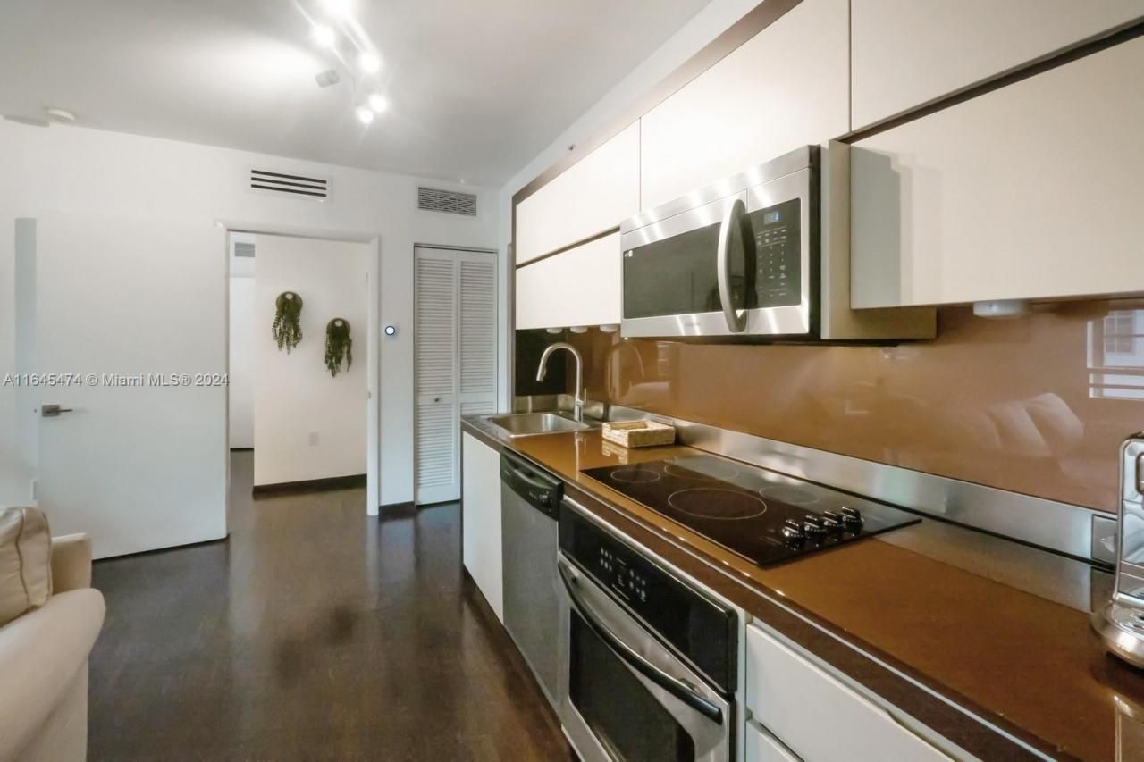 435 21 St, Unit 310, Miami Beach, FL 33139 Photo