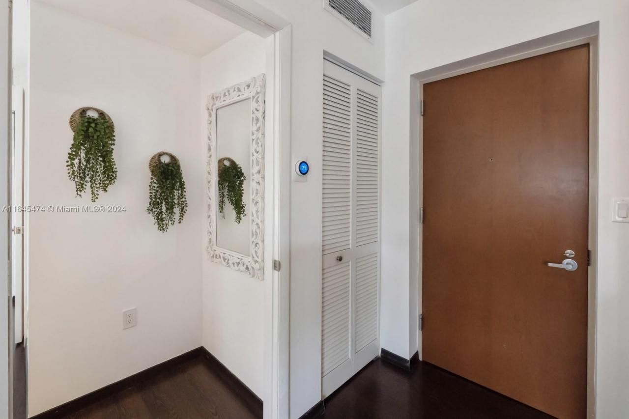 435 21 St, Unit 310, Miami Beach, FL 33139 Photo