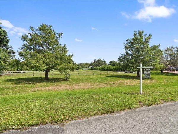 20411 SW 51st St, Fort Lauderdale, FL 33332