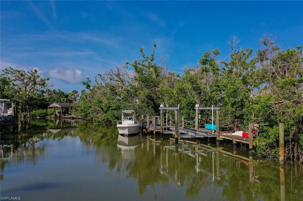 2490 Coconut Dr, Sanibel, FL 33957 Photo