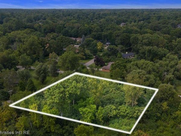 000 Birchway Drive, Franklin Vlg, MI 48025