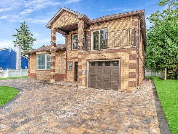 22 Solar Lane, Albertson, NY 11507