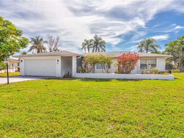 37 OAKLAND HILLS PLACE, ROTONDA WEST, FL 33947