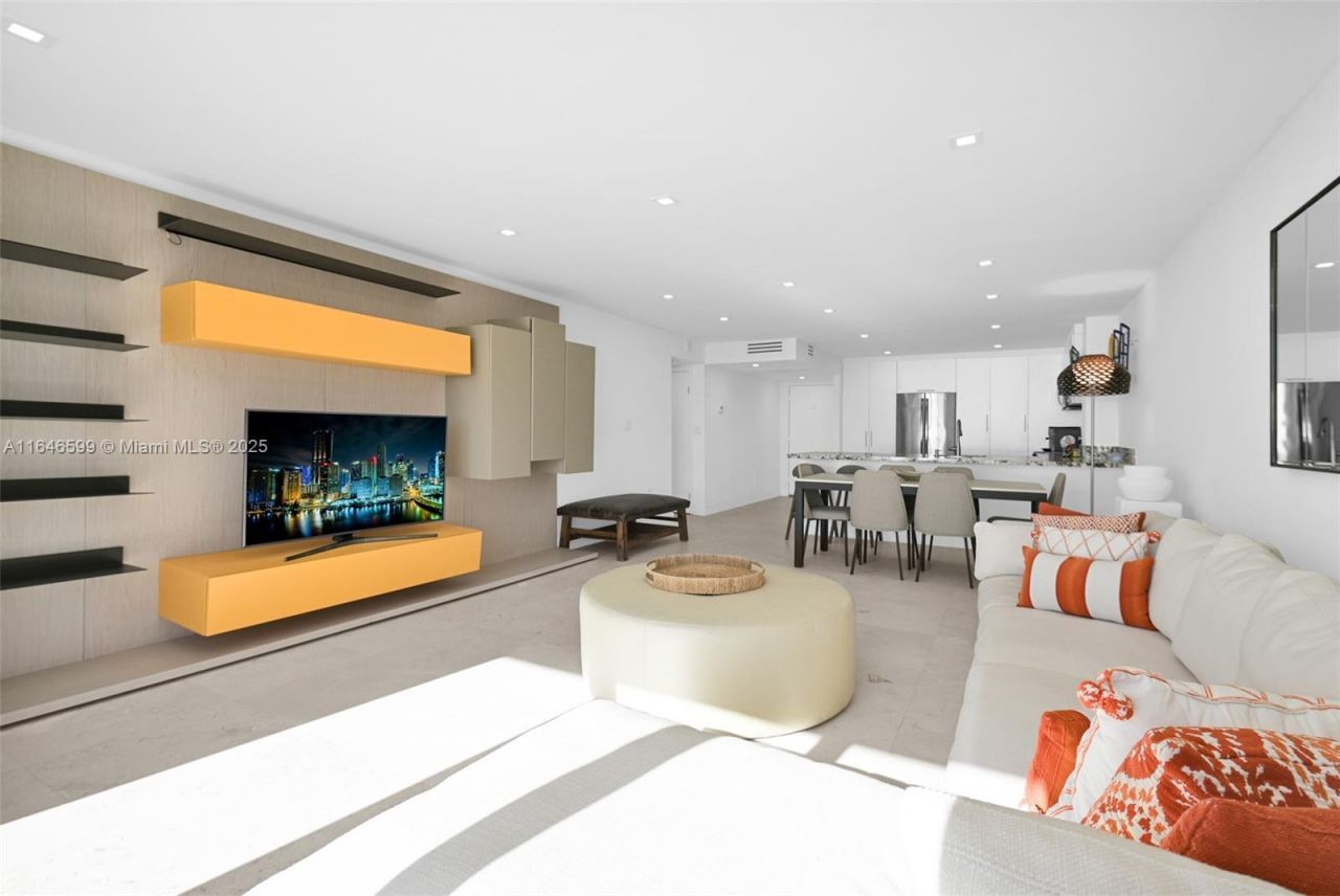 5555 Collins Ave, Unit 3N, Miami Beach, FL 33140 Photo