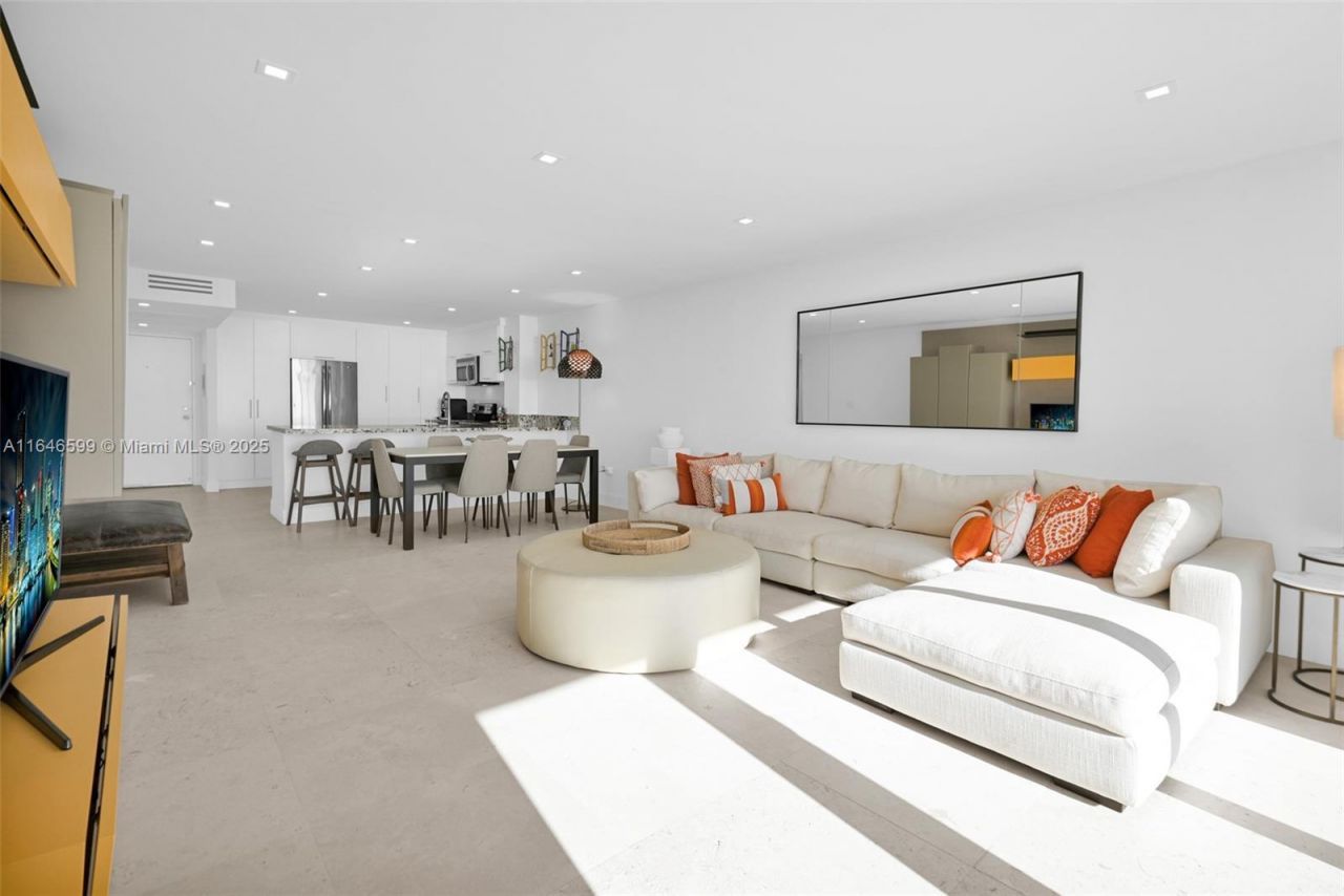 5555 Collins Ave, Unit 3N, Miami Beach, FL 33140 Photo