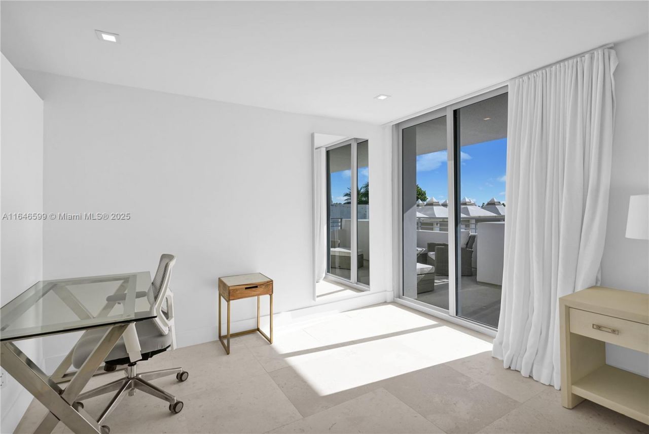 5555 Collins Ave, Unit 3N, Miami Beach, FL 33140 Photo