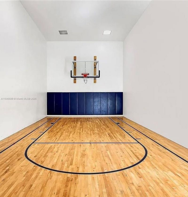 5555 Collins Ave, Unit 3N, Miami Beach, FL 33140 Photo