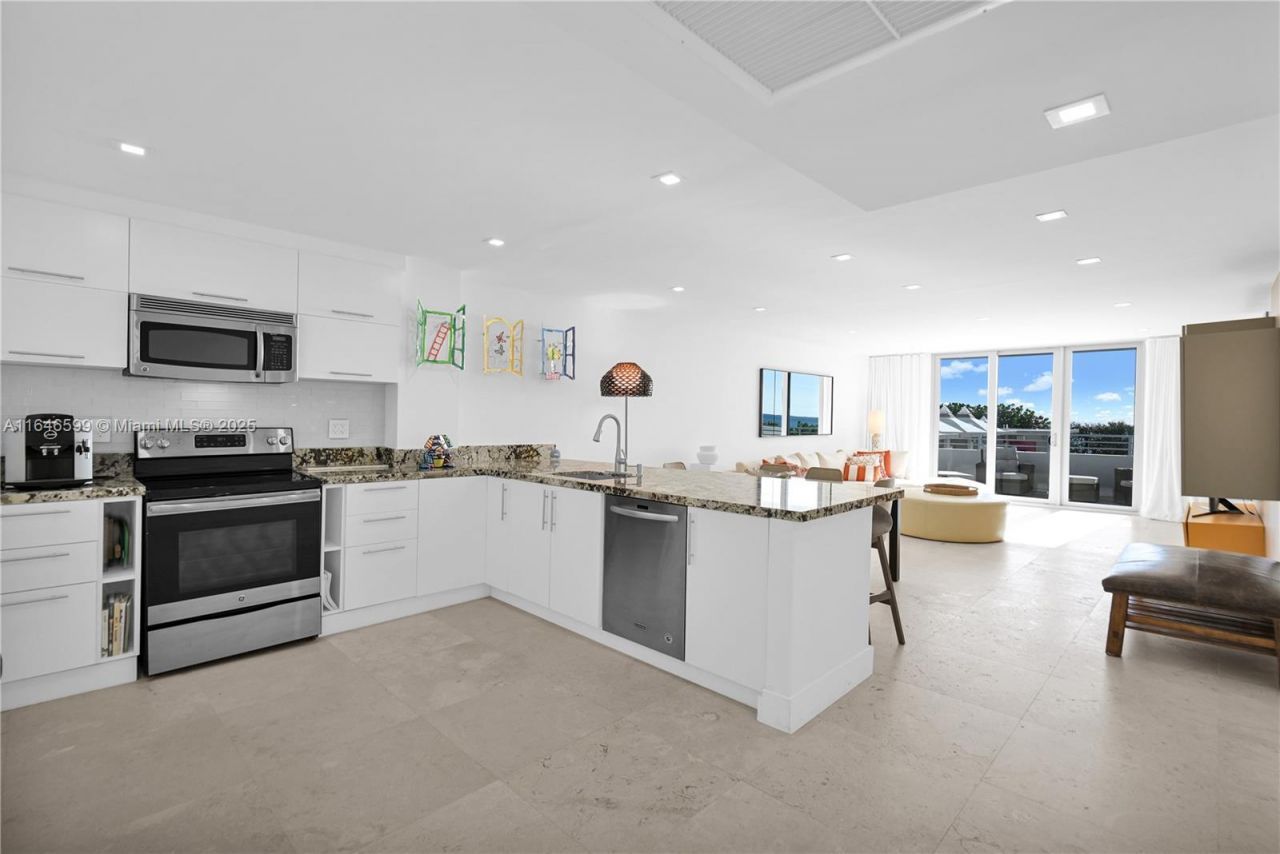 5555 Collins Ave, Unit 3N, Miami Beach, FL 33140 Photo