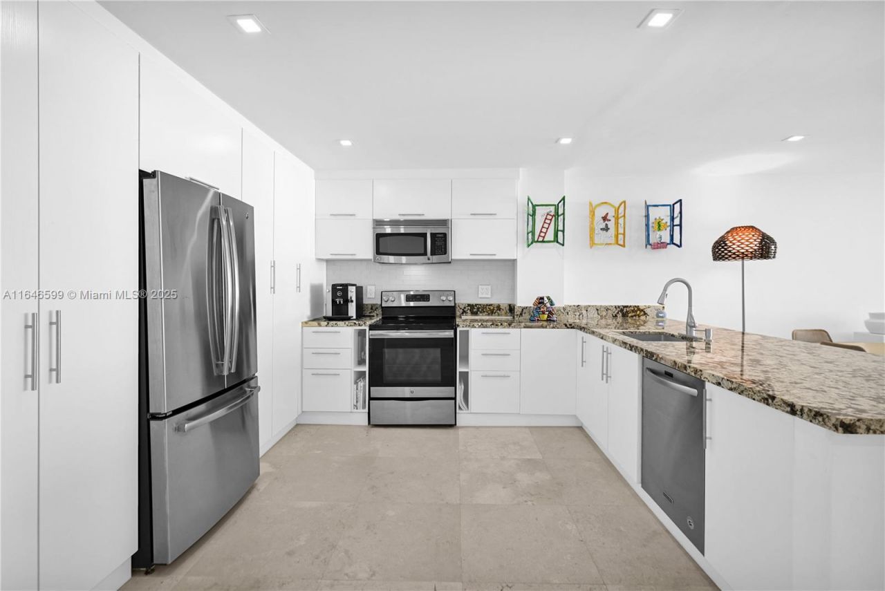 5555 Collins Ave, Unit 3N, Miami Beach, FL 33140 Photo