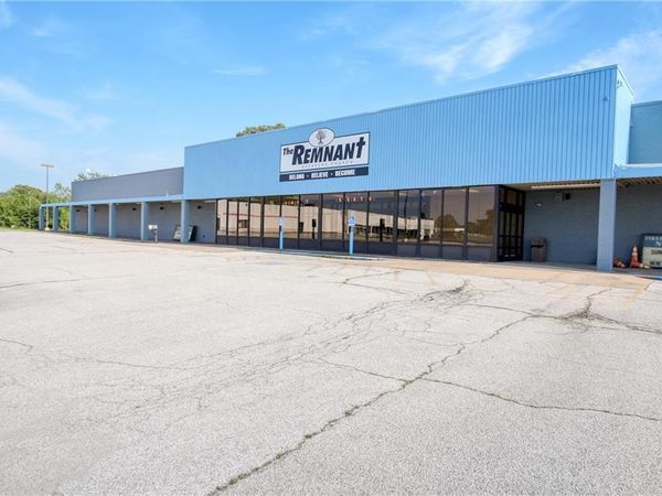 300 E Main Street, Parsons, KS 67357