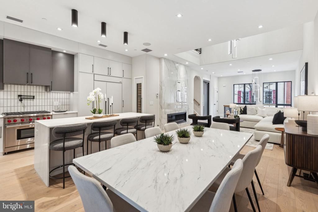 338 S Hicks Street, Philadelphia, PA 19102 Main Photo