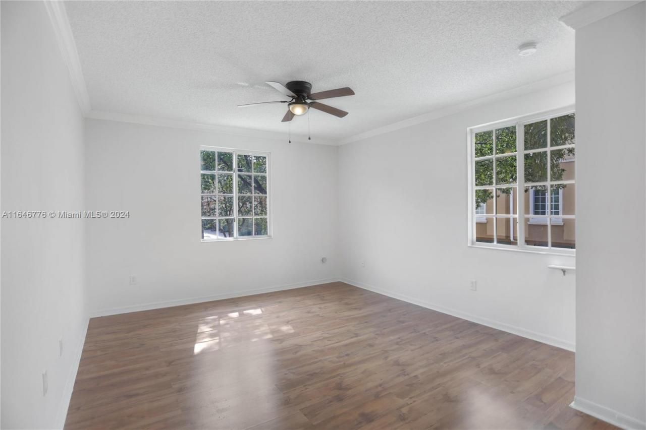 2941 NE 185th St, Unit 1305, Miami, FL 33180 Photo