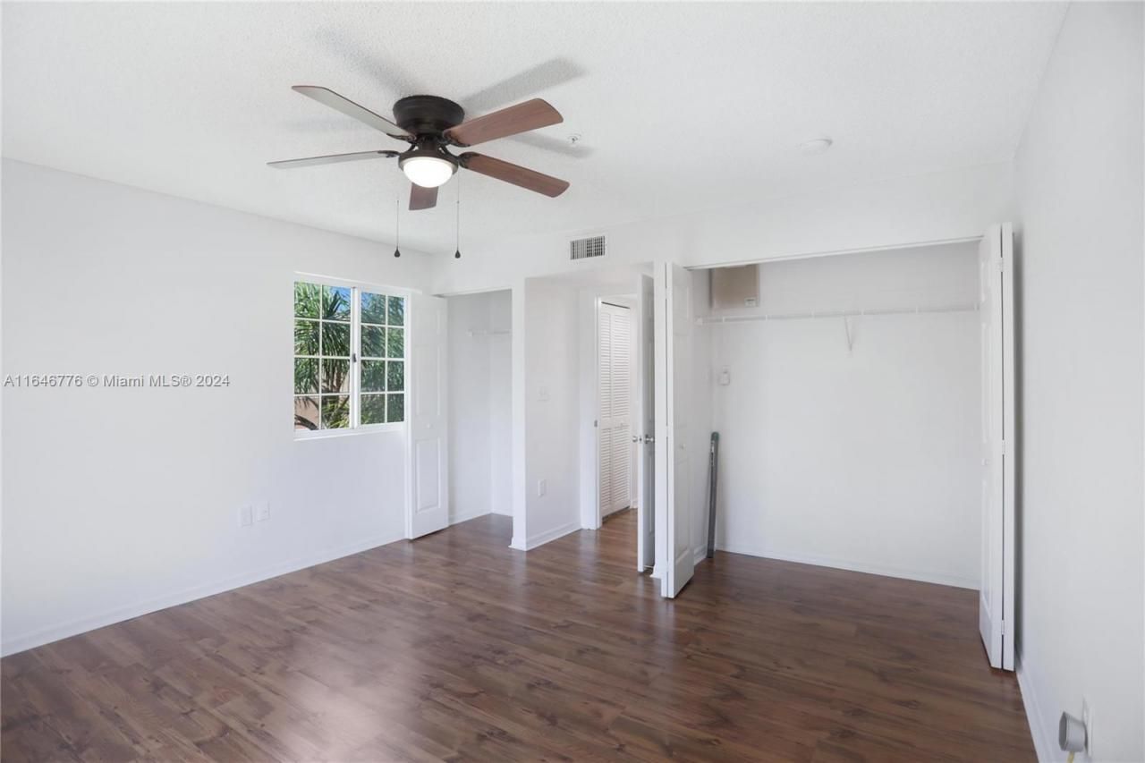 2941 NE 185th St, Unit 1305, Miami, FL 33180 Photo