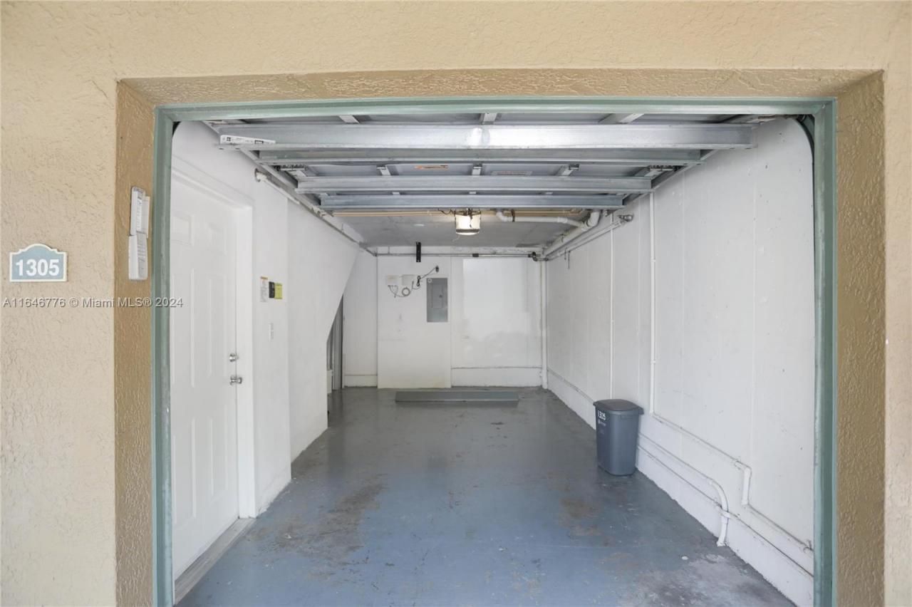 2941 NE 185th St, Unit 1305, Miami, FL 33180 Photo