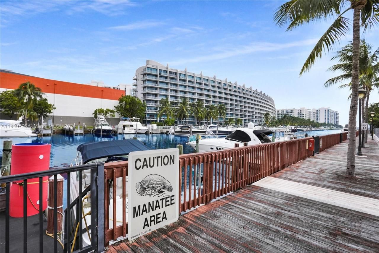 2941 NE 185th St, Unit 1305, Miami, FL 33180 Photo