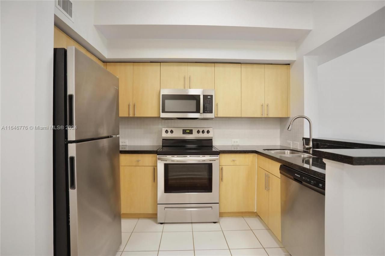 2941 NE 185th St, Unit 1305, Miami, FL 33180 Photo