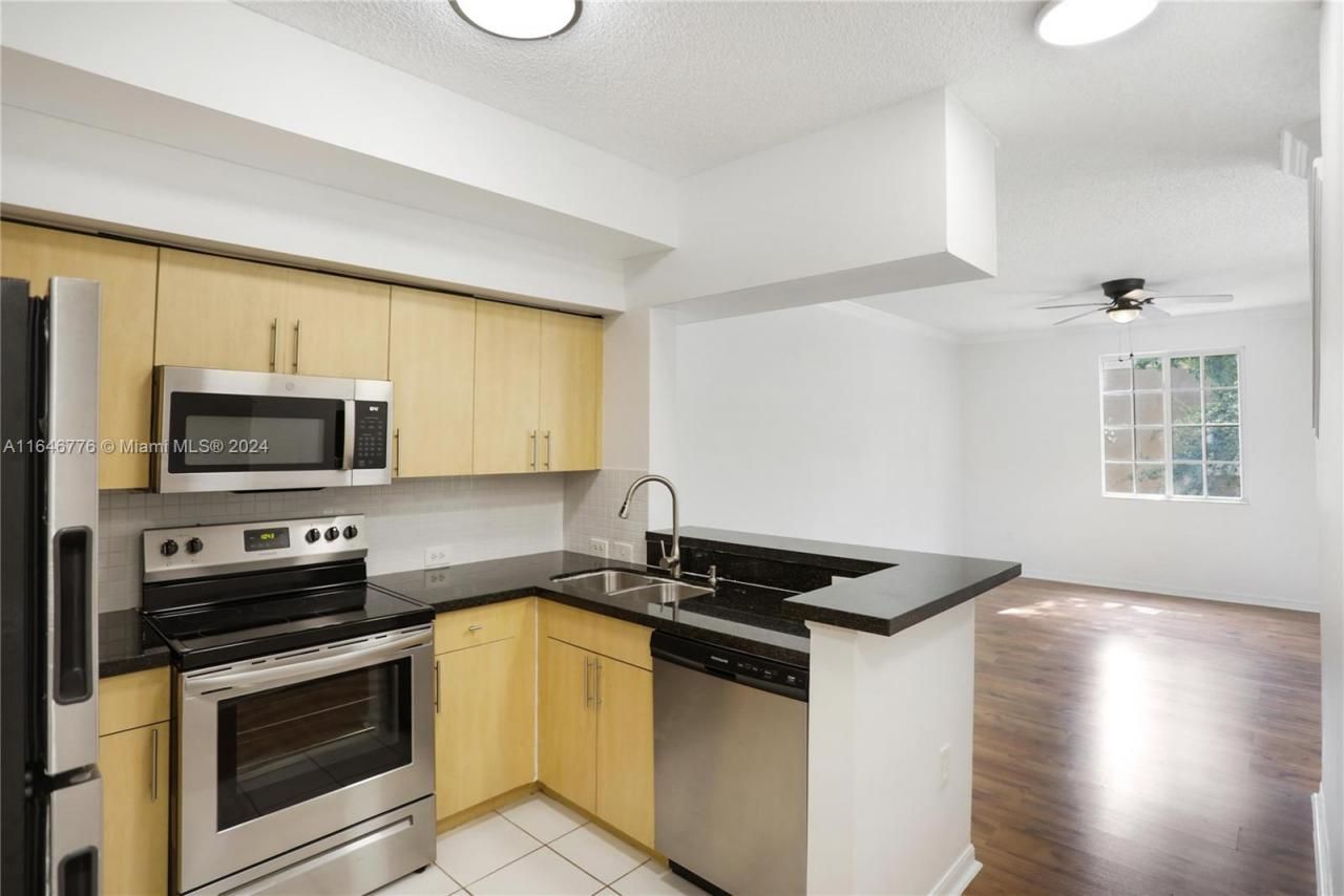 2941 NE 185th St, Unit 1305, Miami, FL 33180 Photo