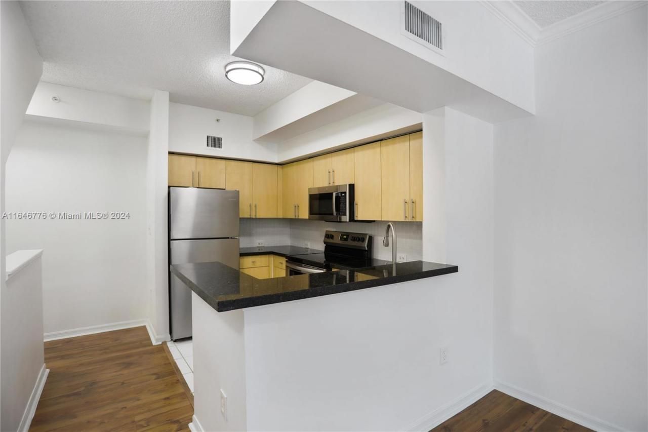 2941 NE 185th St, Unit 1305, Miami, FL 33180 Photo