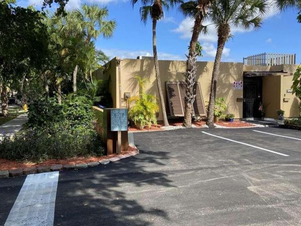 16023 Kingsmoor Way, Miami Lakes, FL 33014