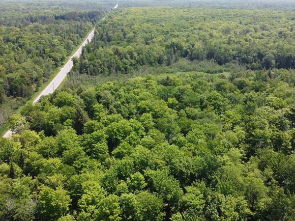 on E Shingleton Road, Munising Twp, MI 49884