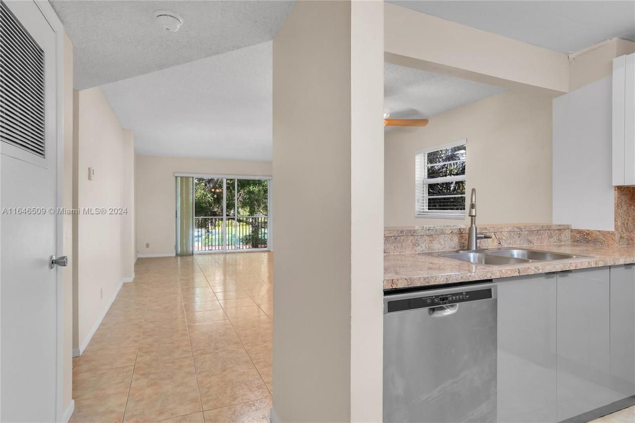 1100 NW 87th Ave, Unit 308, Coral Springs, FL 33071 Photo