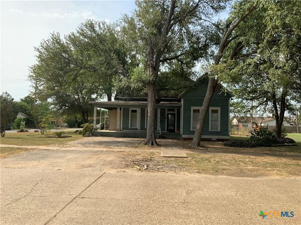 309 E 3rd Street, Nixon, TX 78140