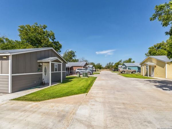 3590 County Road 4713, LaCoste, TX 78039