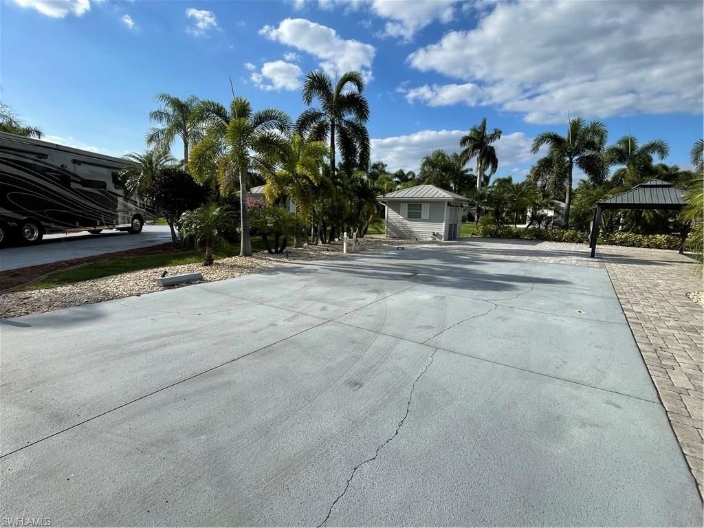 10095 Parkwood Dr, Fort Myers, FL 33905 Photo