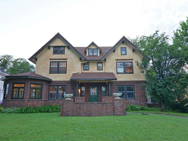 505 8th Street S, Fargo, ND 58103